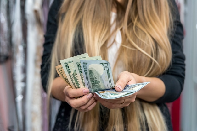 Gdzie sprzedać banknoty serii AA bez wychodzenia z domu?