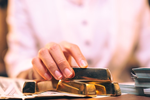 Jak odczytać próbę złota i nie dać się oszukać?