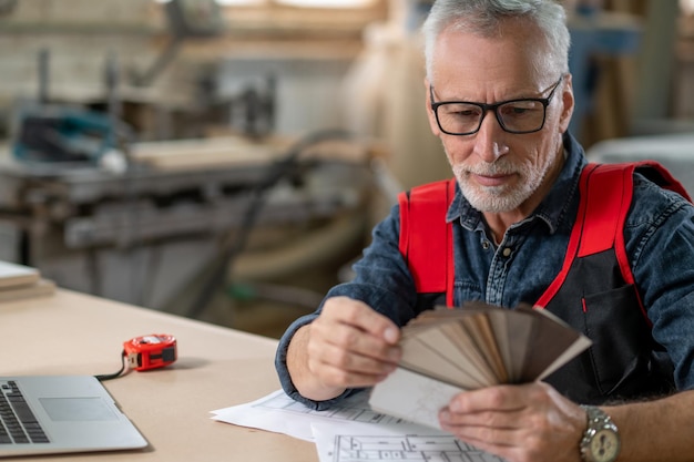 Jak sprawdzić rok produkcji banknotu PLN?