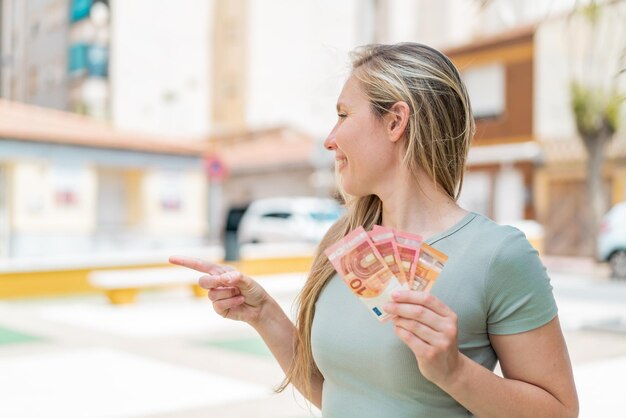 Gdzie wymienić stare funty w Warszawie?