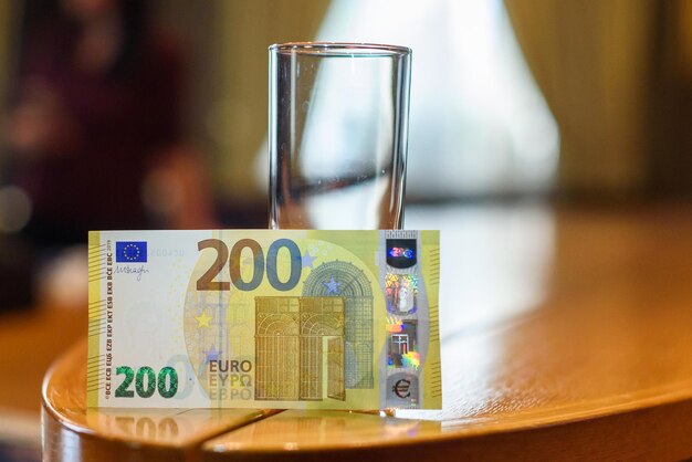 Czy jest banknot 200 euro i gdzie można go użyć?